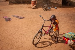 Africa;Benin;Bicycle;Boys;Children;Kaleidos;Kaleidos-images;La-parole-à-limage;Sameddine-Atta;Tarek-Charara;Pehonko