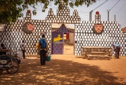 Africa;Benin;Entrances;Gates;Kaleidos;Kaleidos-images;La-parole-Ã -limage;Man;Men;Kilir;Royal-Palace-of-Djougou;Tarek-Charara