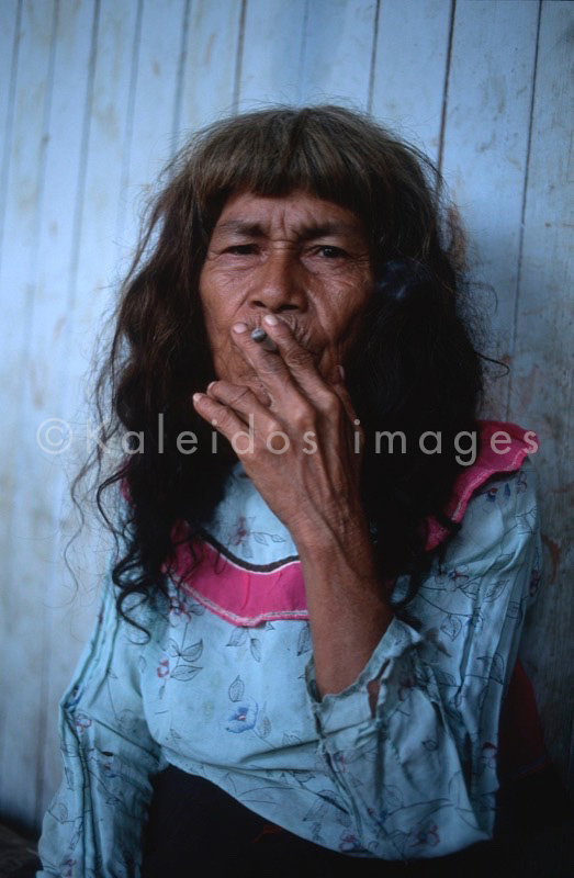 Ayahuasca;Hervé Merliac;Kaleidos images;La parole à l'image;Woman;Women;Cigarettes;Smoking;Portrait;Curandera