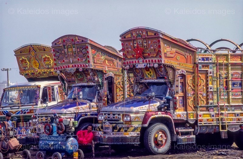 CPB12;Kaleidos;Kaleidos images;Karachi;La parole à l'image;Nissan;Nissan UD CPB12;Pakistan;Philippe Guéry;Sind;Truck Art;Trucks;Vehicles