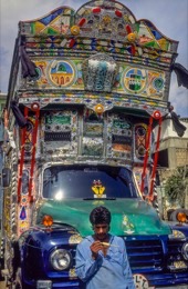 Kaleidos;Kaleidos-images;Karachi;La-parole-à-limage;Pakistan;Philippe-Guéry;Sind;Truck-Art;Trucks;Vehicles