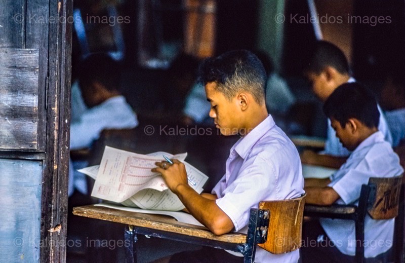 Bangkok;Boys;Kaleidos;Kaleidos images;La parole à l'image;Philippe Guéry;Thaïlande;Schools
