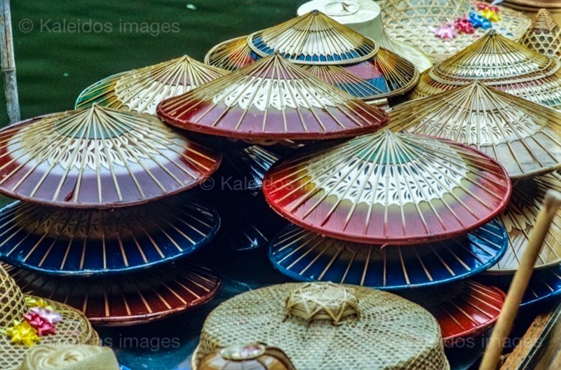 Conical hats;Damnoen Saduak;Floating markets;Kaleidos;Kaleidos images;La parole à l'image;Markets;Philippe Guéry;Ratchaburi;Thailand