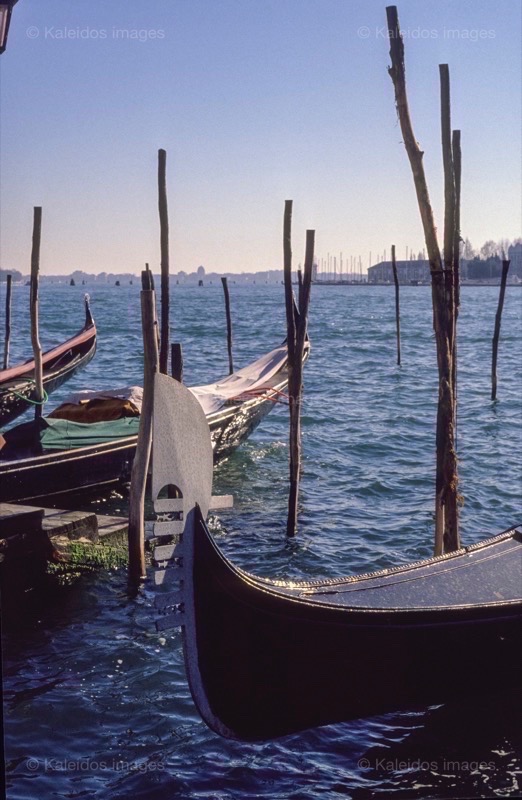 Boats;Désirée Sadek;Gondolas;Italy;Kaleidos images;La parole à l'image;Rowing Boats;Venice;Water transport