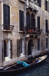 Boats;Désirée-Sadek;Gondolas;Italy;Kaleidos-images;La-parole-à-limage;Rowing-Boats;Venice;Water-transport