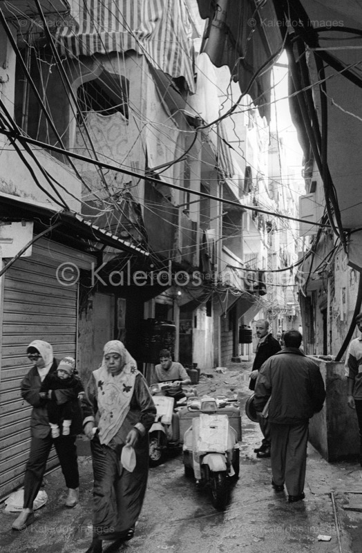 Architecture;Buildings;Cables;Kaleidos images;Mopeds;Palestinian Refugees;Palestinians;People;Refugee camps;Shatila;Shops;Streets;Tarek Charara;UNRWA;Alley