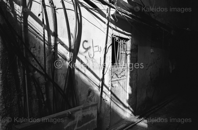 Architecture;Cables;Doors;Kaleidos images;Palestiniens;Refugee camps;Shatila;Streets;Tarek Charara;UNRWA