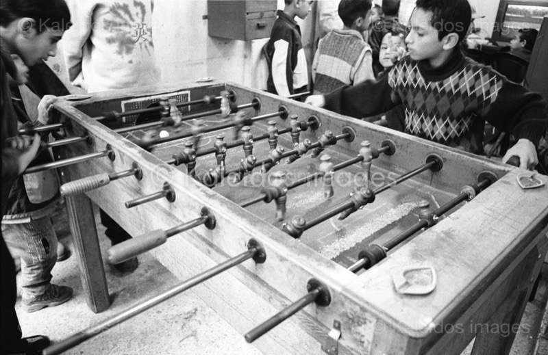 Baby foot;Baby-foot;Boys;Children;Games;Kaleidos images;Kids;Palestinian Refugees;Palestinians;Play;Refugee camps;Shatila;Table football;Table soccer;Tarek Charara;UNRWA