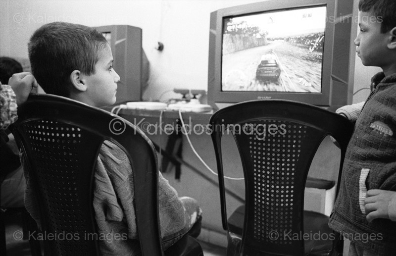 Boys;Children;Games;Kaleidos images;Kids;Palestinian Refugees;Palestinians;Play;Refugee camps;Shatila;Tarek Charara;UNRWA;Video games