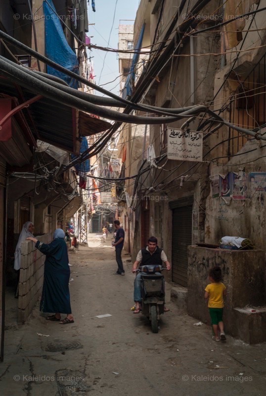 Architecture;Buildings;Cables;Kaleidos images;Mopeds;Palestinian Refugees;Palestinians;People;Refugee camps;Shatila;Shops;Streets;Tarek Charara;UNRWA;Alleys