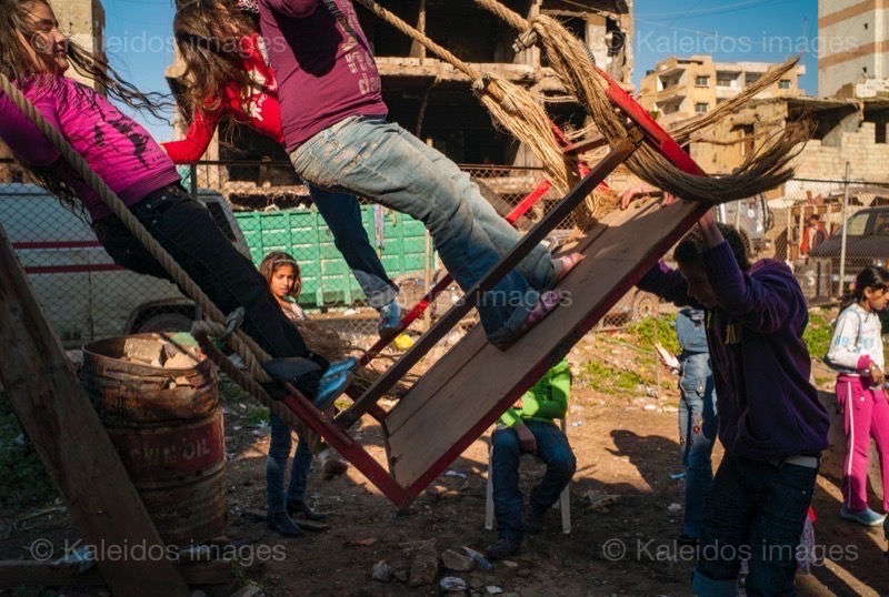 Children;Games;Kaleidos;Kaleidos images;La parole à l'image;Palestinian Refugees;Palestinians;Refugee camps;Shatila;Tarek Charara;Playgrounds