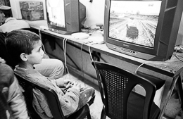 Boys;Children;Games;Kaleidos-images;Kids;Palestinian-Refugees;Palestinians;Play;Refugee-camps;Shatila;Tarek-Charara;UNRWA;Video-games