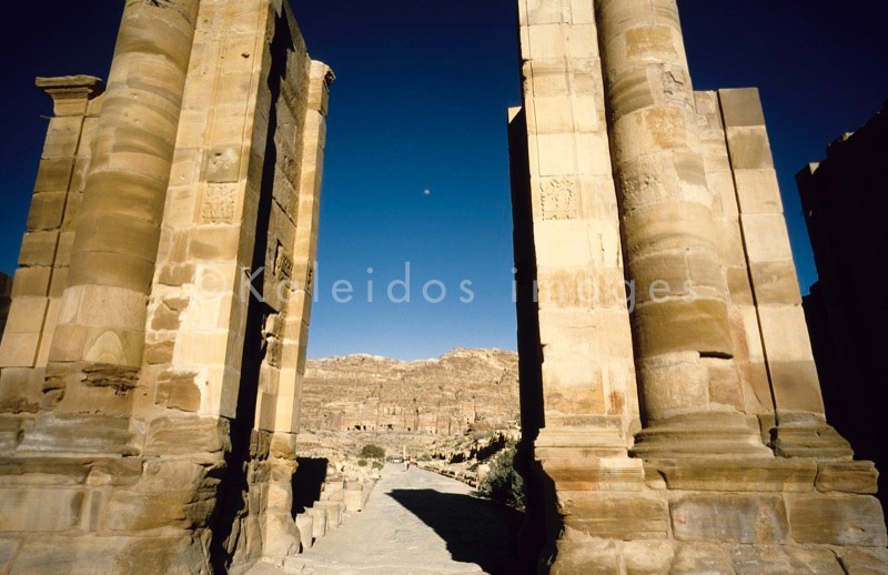 Tarek Charara;La parole à l'image;Kaleidos images;UNESCO;World Heritage;History;Nabateans;Petra;Jordan;Hadrian gate;Cardo Decumanus;Arch of Hadrian;Pillar street