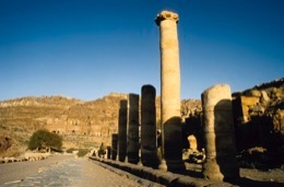 Tarek-Charara;La-parole-à-limage;Kaleidos-images;UNESCO;World-Heritage;History;Nabateans;Petra;Jordan;Hadrian;Cardo-Decumanus;Pillar-street;Pillars