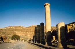 Tarek-Charara;La-parole-à-limage;Kaleidos-images;UNESCO;World-Heritage;History;Nabateans;Petra;Jordan;Hadrian;Cardo-Decumanus;Pillar-street;Pillars