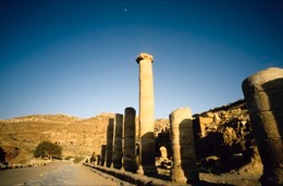 Tarek-Charara;La-parole-à-limage;Kaleidos-images;UNESCO;World-Heritage;History;Nabateans;Petra;Jordan;Hadrian;Cardo-Decumanus;Pillar-street;Pillars