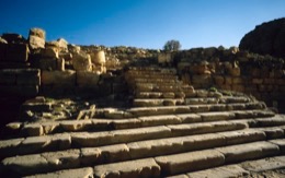 Tarek-Charara;La-parole-à-limage;Kaleidos-images;Steps;Stairs;UNESCO;World-Heritage;History;Nabateans;Petra;Jordan;Great-Temple;Cardo-Decumanus