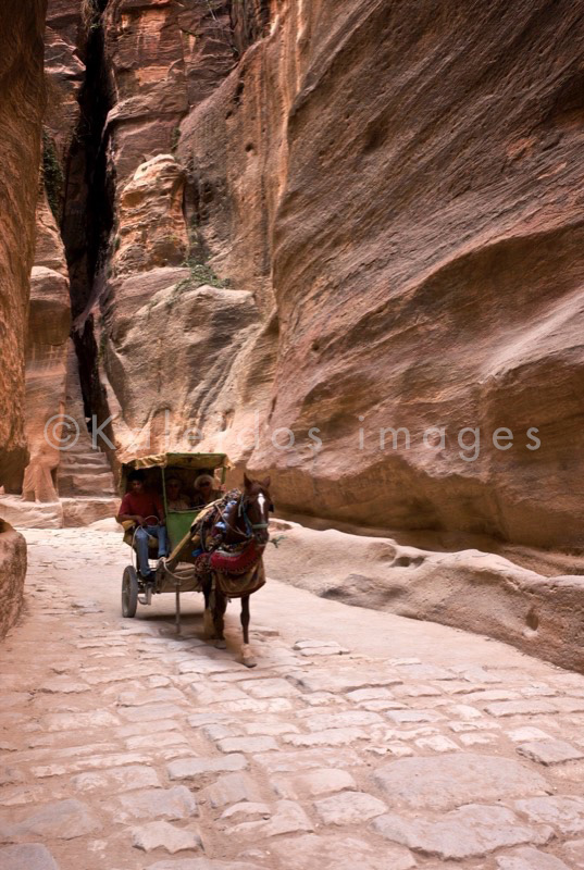 Tarek Charara;Kaleidos images;La parole à l'image;UNESCO;World Heritage;Siq;Horses;Tourists;History;Nabateans;Petra;Jordan