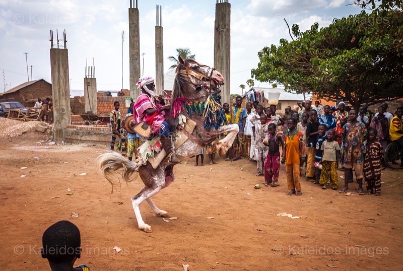 Africa;Benin;Boys;Gaani;Horses;Kaleidos;Kaleidos images;La parole à l'image;Rachid Fousséni;Rachidou Fousséni;Riders;Tarek Charara;Traditions;Dongola