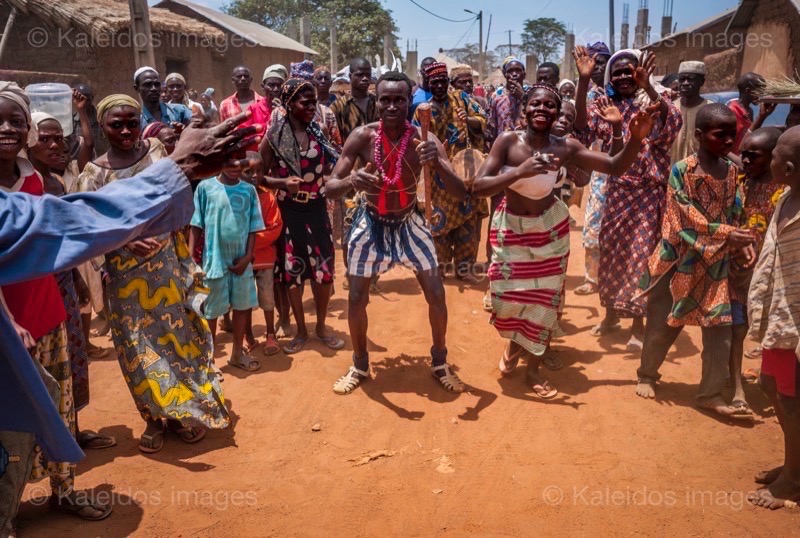 Africa;Benin;Children;Dance;Gaani;Kaleidos;Kaleidos images;Kilir;La parole à l'image;Man;Men;Royal Palace of Djougou;Tarek Charara;Traditions;Woman;Women