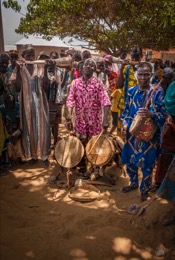 Africa;Benin;Drums;Gaani;Griots;Kaleidos;Kaleidos-images;Kilir;La-parole-à-limage;Man;Men;Music;Royal-Palace-of-Djougou;Tam-Tam;Tarek-Charara;Traditions;Wind-instruments