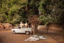 Africa;Benin;Hay;Kaleidos;Kaleidos-images;La-parole-Ã -limage;Lorries;Lorry;Man;Men;Tarek-Charara;Trees;Trucks
