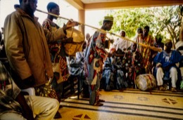 Africa;Afrique;Baatonbou;Baatonou;Bariba;Benin;Bénin;Drums;Hommes;Kakasi;Kaleidos;Kaleidos-images;Kankanguis;Kankankis;La-parole-à-limage;Man;Men;Music;Musique;Tam-Tam;Tambours;Tams-Tams;Tarek-Charara;Trompettes;Trumpets