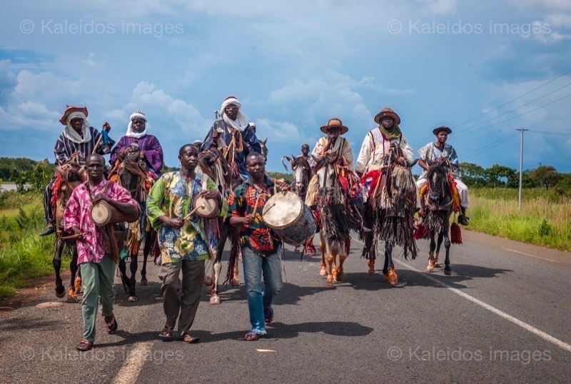 Africa;Benin;Griots;Horseman;Horsemen;Horses;Kaleidos;Kaleidos images;La parole à l'image;Riders;Roads;Tarek Charara