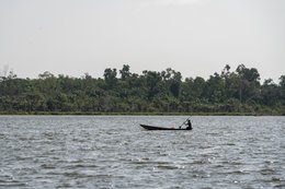 Lake-Toho;Ouidah;Benin;West-Africa;fisherman;pirogue;silhouette;paddle;lake-landscape;open-water;horizon;forest;solitude;traditional-fishing;calm;Tarek-Charara;Kaleidos;Kaleidos-images;La-parole-à-limage