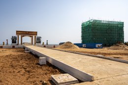 Gate-of-No-Return;Ouidah;Benin;West-Africa;Slave-trade;Slavery;Memory;Heritage;UNESCO;Slave-Route;Memorial-monument;Voodoo;Dahomey;Atlantic-Ocean;African-diaspora;Colonial-history;Commemoration;Construction;Building-site;Heritage-transformation;Sculpture;Monumental-architecture;Beach;Tarek-Charara;Kaleidos;Kaleidos-images;La-parole-à-limage