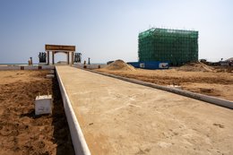 Gate-of-No-Return;Ouidah;Benin;West-Africa;Slave-trade;Slavery;Memory;Heritage;UNESCO;Slave-Route;Memorial-monument;Voodoo;Dahomey;Atlantic-Ocean;African-diaspora;Colonial-history;Commemoration;Construction;Building-site;Heritage-transformation;Sculpture;Monumental-architecture;Beach;Tarek-Charara;Kaleidos;Kaleidos-images;La-parole-à-limage