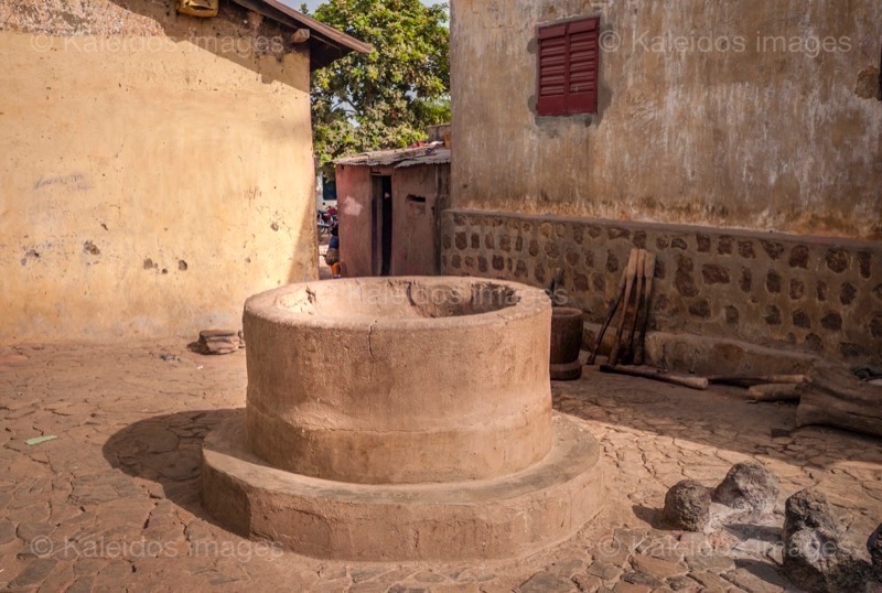Africa;Architecture;Benin;Inner Courtyard;Kaleidos;Kaleidos images;La parole à l'image;Tarek Charara;Water well;Wells