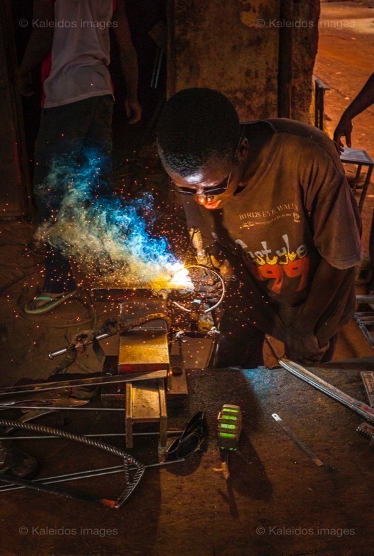 Africa;Benin;Kaleidos;Kaleidos images;La parole à l'image;Man;Men;Tarek Charara;Welders