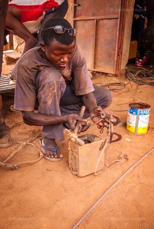 Africa;Benin;Kaleidos;Kaleidos images;La parole à l'image;Man;Men;Tarek Charara;Welders