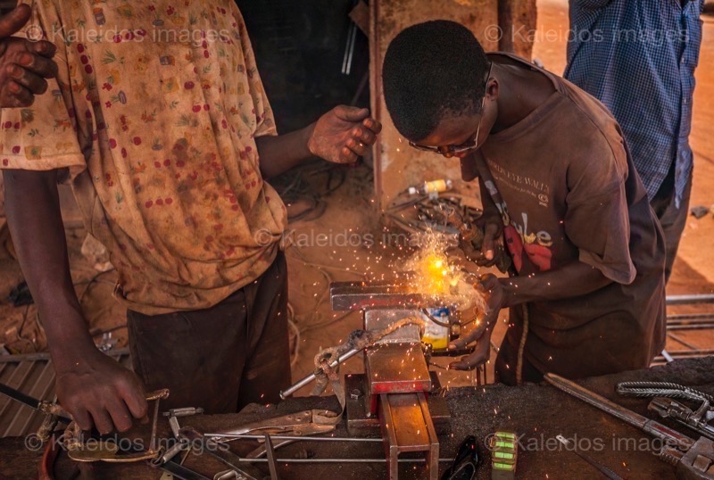 Africa;Benin;Kaleidos;Kaleidos images;La parole à l'image;Man;Men;Tarek Charara;Welders