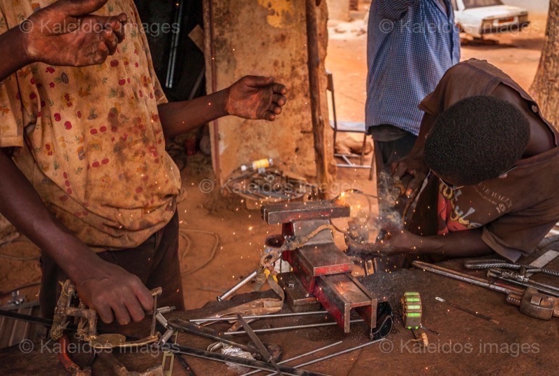 Africa;Benin;Kaleidos;Kaleidos images;La parole à l'image;Man;Men;Tarek Charara;Welders