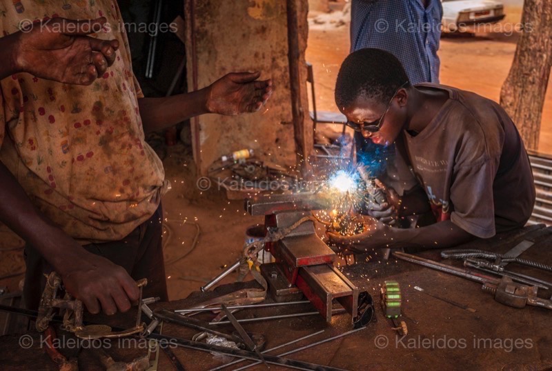 Africa;Benin;Kaleidos;Kaleidos images;La parole à l'image;Man;Men;Tarek Charara;Welders
