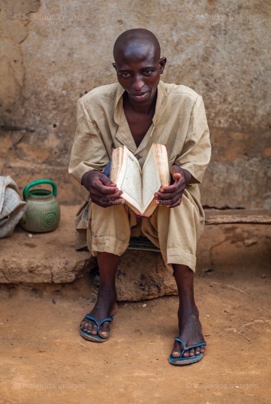 Africa;Benin;Coran;Islam;Kaleidos;Kaleidos images;La parole à l'image;Man;Men;Muslim;Quran;Religion;Tarek Charara