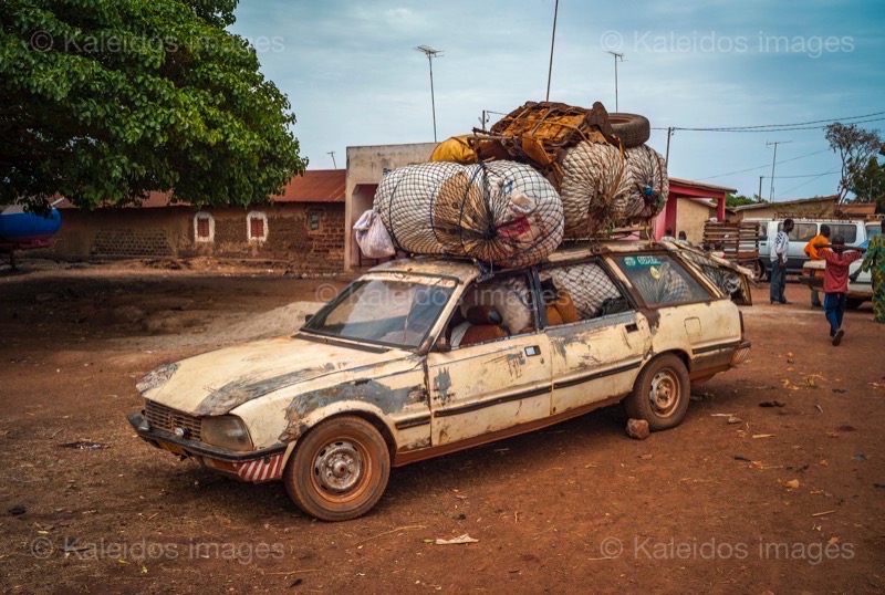 Africa;Benin;Bush taxi;Cars;Kaleidos;Kaleidos images;La parole à l'image;Tarek Charara;Vehicles