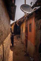 Africa;Alleys;Antennas;Benin;Kaleidos;Kaleidos-images;La-parole-à-limage;Satellite-dishes;Tarek-Charara