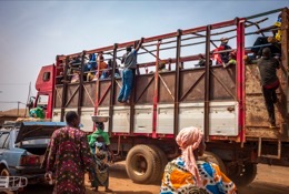 Afrique;Bénin;Kaleidos;Kaleidos-images;La-parole-à-limage;Lorries;Lorry;People;Tarek-Charara;Transportation;Transports;Travel;Travelling;Trucks;Vehicles