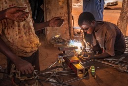 Africa;Benin;Kaleidos;Kaleidos-images;La-parole-Ã -limage;Man;Men;Tarek-Charara;Welders