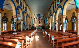 Basilical-plan;-Benin;-Cathedral;-Colonnade;-Cotonou;-Kaleidos;-Kaleidos-images;-La-parole-à-limage;-Nave;-Notre-Dame-de-Miséricorde;-Panorama;-Pews;-Places-of-worship;-Religious-architecture;-Stories-Pictures;-Tarek-Charara