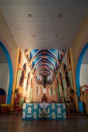 Altar;-Benin;-Cathedral;-Choir;-Cotonou;-Crucifix;-Fresco;-Kaleidos;-Kaleidos-images;-La-parole-à-limage;-Notre-Dame-de-Miséricorde;-Places-of-worship;-Stories-Pictures;-Tarek-Charara;-Trompe-lœil