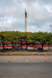 Benin;-Cotonou;-Kaleidos;-Kaleidos-images;-La-parole-à-limage;-Marxism-Leninism;-Monument;-Pergola;-Place-de-lÉtoile-Rouge;-Quiet-urban-scene;-Red-star;-Revolutionary-architecture;-Roundabout;-Statue;-Stories-Pictures;-Tarek-Charara;-Trees;-West-Africa