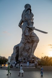 Amazon-Monument;-Benin;-Boulevard-de-la-Marina;-Bronze;-Cotonou;-Esplanade-des-Amazones;-Kaleidos;-Kaleidos-images;-La-parole-à-limage;-Pedestal;-Sculpture;-Statue;-Stories-Pictures;-Sunset;-Tarek-Charara