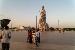 Amazon-Monument;-Benin;-Boulevard-de-la-Marina;-Cotonou;-Esplanade-des-Amazones;-Group-portrait;-Kaleidos;-Kaleidos-images;-La-parole-à-limage;-Photography;-Statue;-Stories-Pictures;-Tarek-Charara