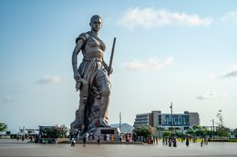 Amazon-Monument;-Benin;-Boulevard-de-la-Marina;-Bronze;-Cotonou;-Crowd;-Esplanade-des-Amazones;-Kaleidos;-Kaleidos-images;-La-parole-à-limage;-Rifle;-Sculpture;-Statue;-Stories-Pictures;-Sword;-Tarek-Charara;-Warrior