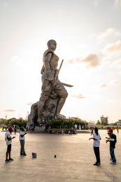 Amazon-Monument;-Backlight;-Benin;-Boulevard-de-la-Marina;-Bronze;-Cotonou;-Esplanade-des-Amazones;-Kaleidos;-Kaleidos-images;-La-parole-à-limage;-Sculpture;-Silhouette;-Statue;-Stories-Pictures;-Tarek-Charara