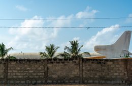 Abandoned-aircraft;-Airplane-wreck;-Barakah;-Benin;-Boundary-wall;-Cadjéhoun-Beach;-Coconut-palm;-Cotonou;-Cotonou-airport;-Kaleidos;-Kaleidos-images;-La-parole-à-limage;-Lockheed-L-1011;-Power-line;-Tarek-Charara;-TriStar;-West-Africa